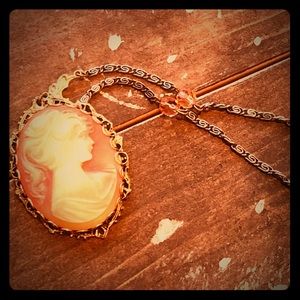 100% VINTAGE CAMEO* NECKLACE